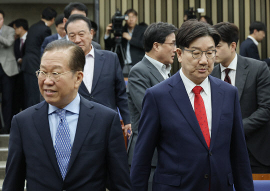   "蹮 뼱ĺ , Ѵ Դ硤ĺ" 